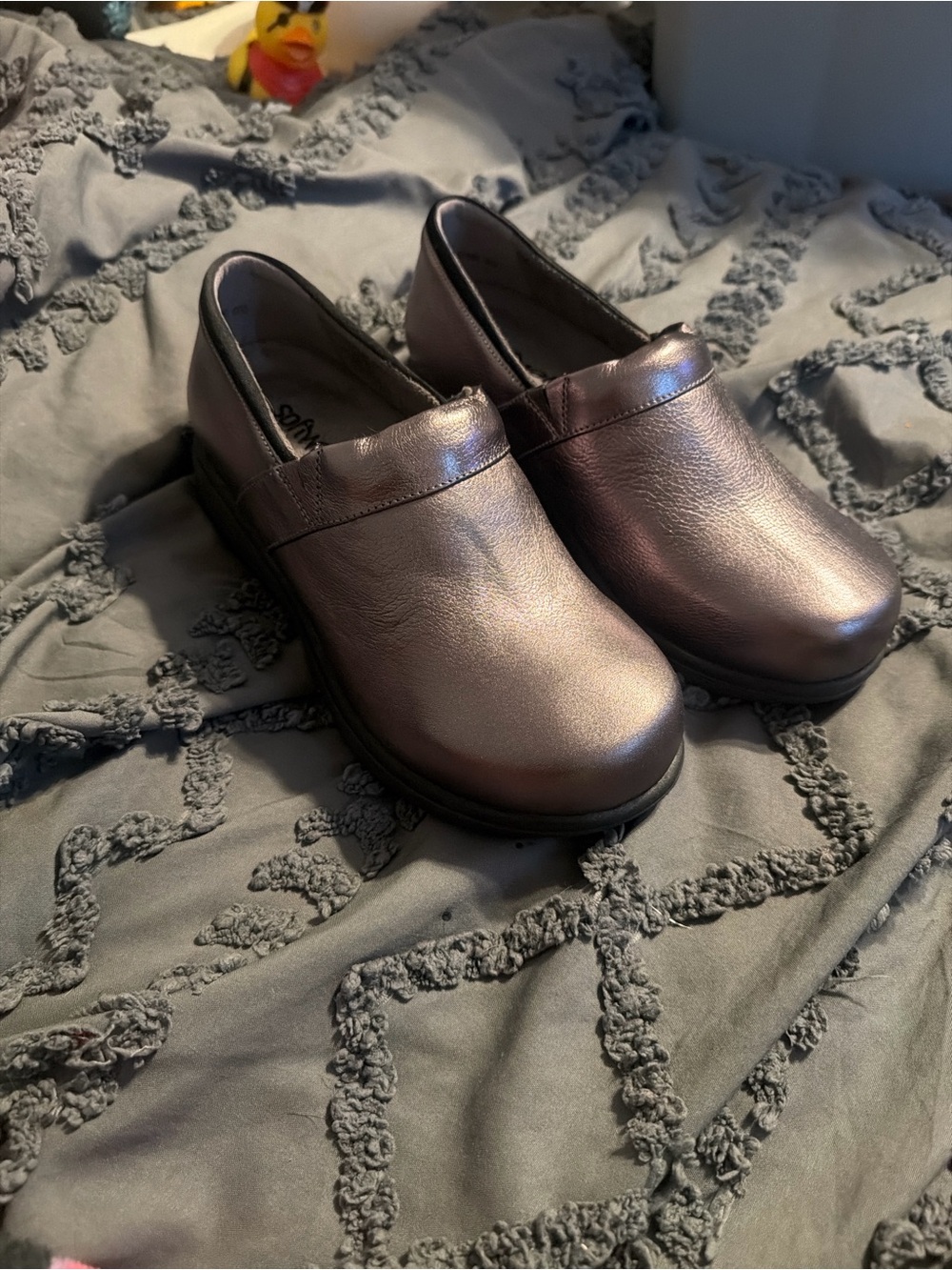 SoftWalk Metallic Iridescent Plum Slip-On Clogs